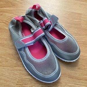 Speedo water shoes
